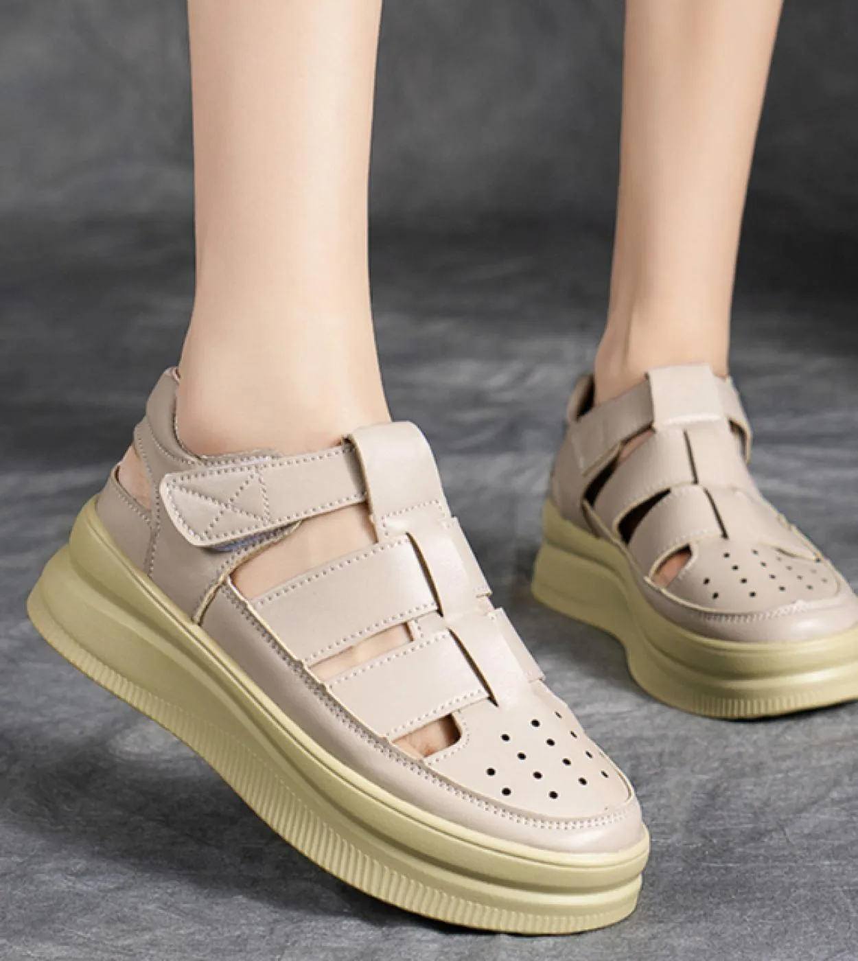 Moda estiva Sandali da donna gladiatore piatti in pelle bianca di alta qualità Sandali con plateau in pelle bovina Scarpe da don