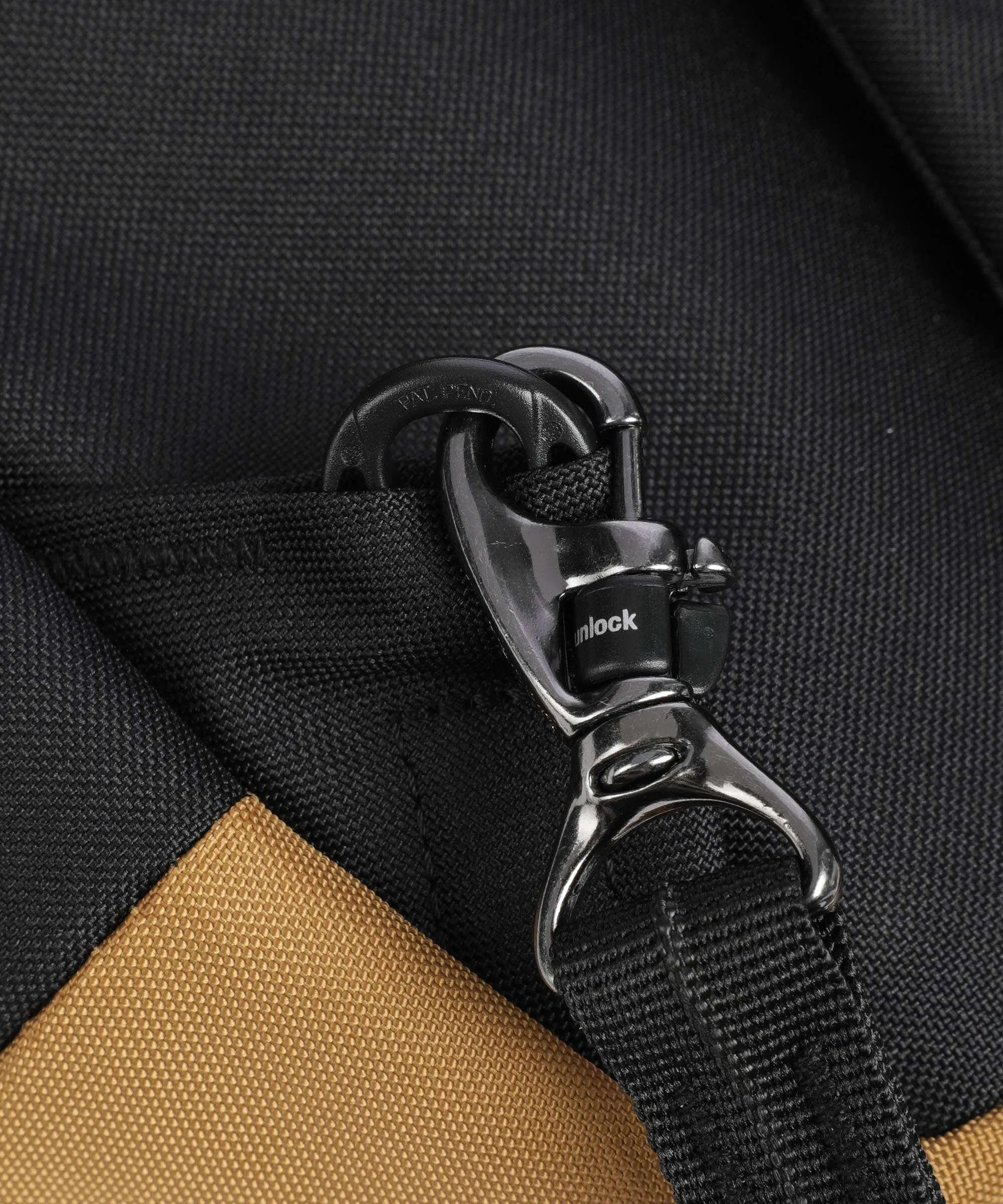  Pacsafe Go 25L Zaino 16″ poliestere riciclato nero  